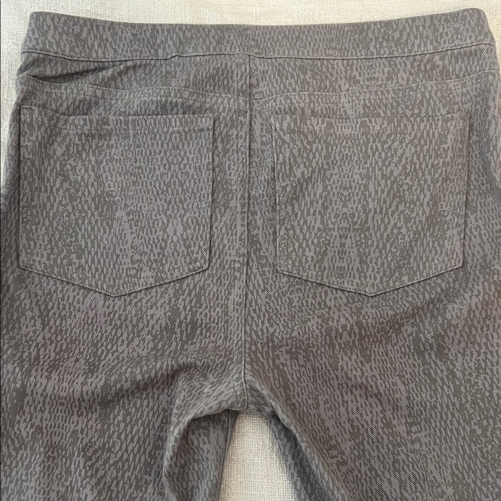 Spanx Gray And White Snakeskin Pattern Jeanish Le… - image 7